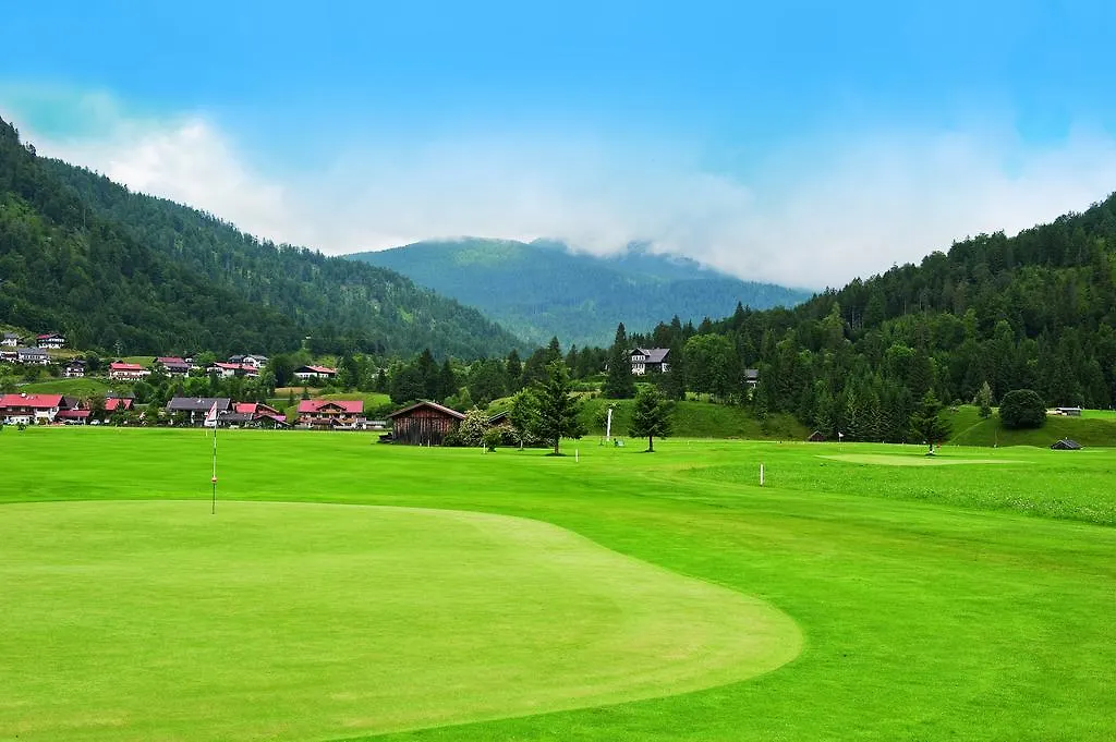 Parkhotel Wallgau 4 Sterne Superior Alpenjuwel Mit Spa Genuss, Golf & Wellness In Der Karwendel-Region Tradition Trifft Eleganz Im Stilvollen Rueckzugsort 4*,