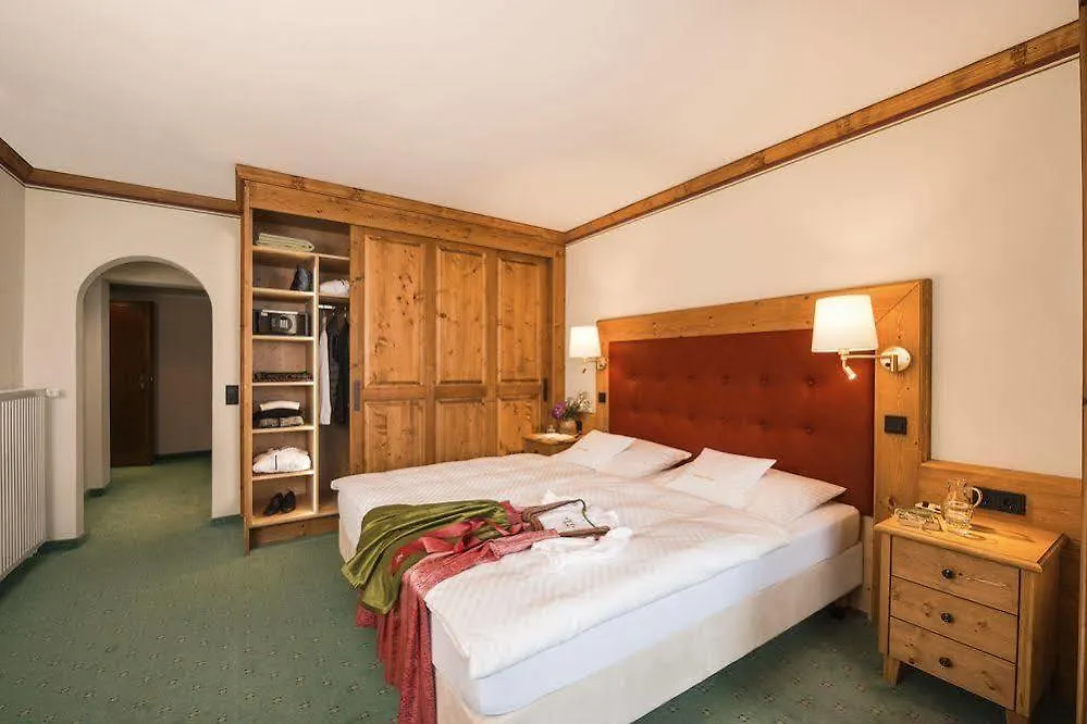 Parkhotel Wallgau 4 Sterne Superior Alpenjuwel Mit Spa Genuss, Golf & Wellness In Der Karwendel-Region Tradition Trifft Eleganz Im Stilvollen Rueckzugsort 4*,